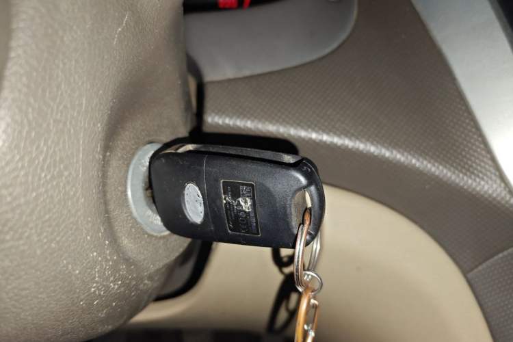 Used Hyundai Verna (older generation) 2010 Sedan 1.4L Manual Comfort GS Vehicle Key