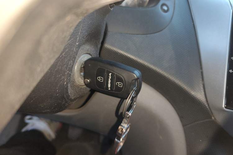 Used Hyundai Verna (older generation) 2010 Sedan 1.4L Manual Comfort GS Vehicle Key