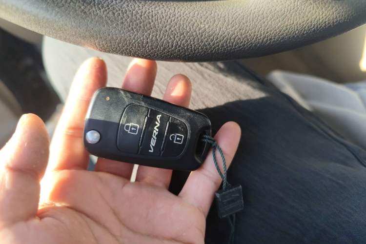 Used Hyundai Verna (older generation) 2010 Sedan 1.4L Manual Comfort GS Vehicle Key