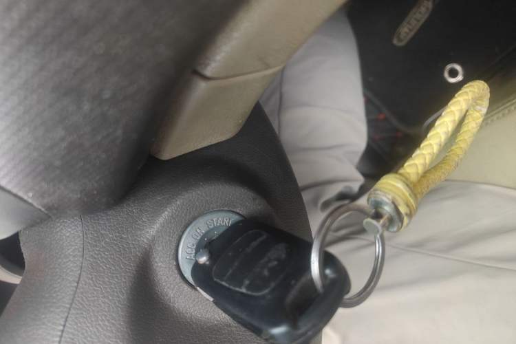 Used Hyundai Verna (older generation) 2010 Sedan 1.4L Manual Comfort GS Vehicle Key