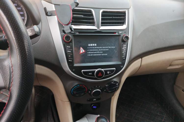 Used Hyundai Verna (older generation) 2010 Sedan 1.4L Automatic Fashionable GT Model Audio And AC Panel