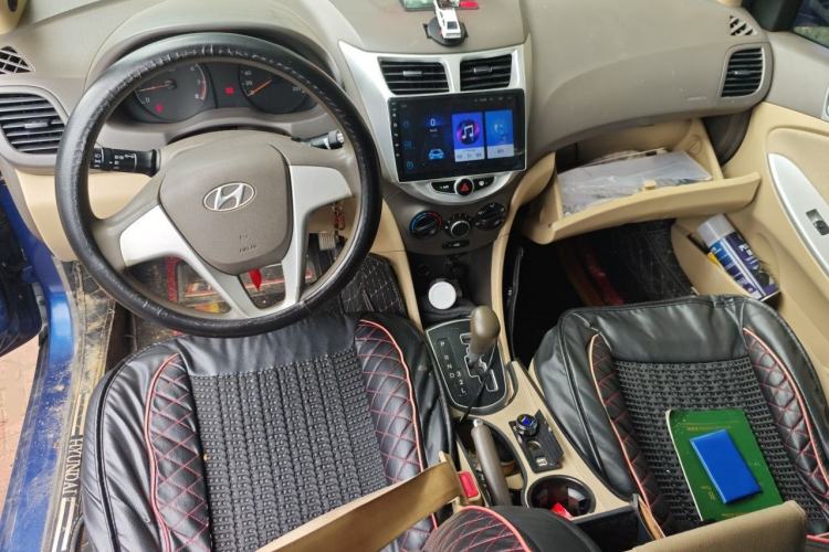 Used Hyundai Verna (older generation) 2010 Sedan 1.4L Automatic Comfort Model GS Center Console