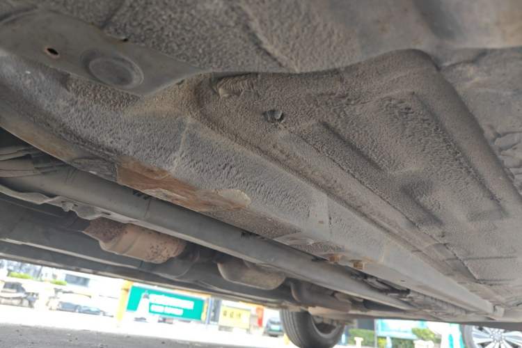 Used Hyundai Verna (older generation) 2010 Sedan 1.4L Manual Comfort GS Chassis Front Left