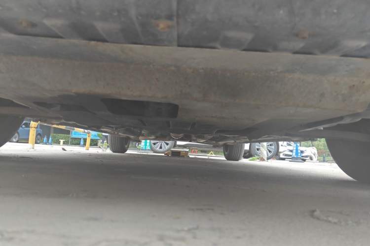 Used Hyundai Verna (older generation) 2010 Sedan 1.4L Manual Comfort GS Chassis Front