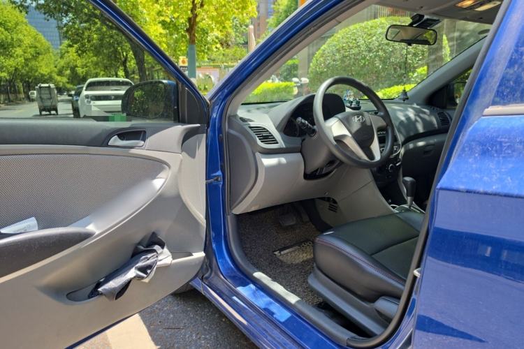 Used Hyundai Verna (older generation) 2010 Sedan 1.4L Automatic Fashionable GT Model Driver Seat