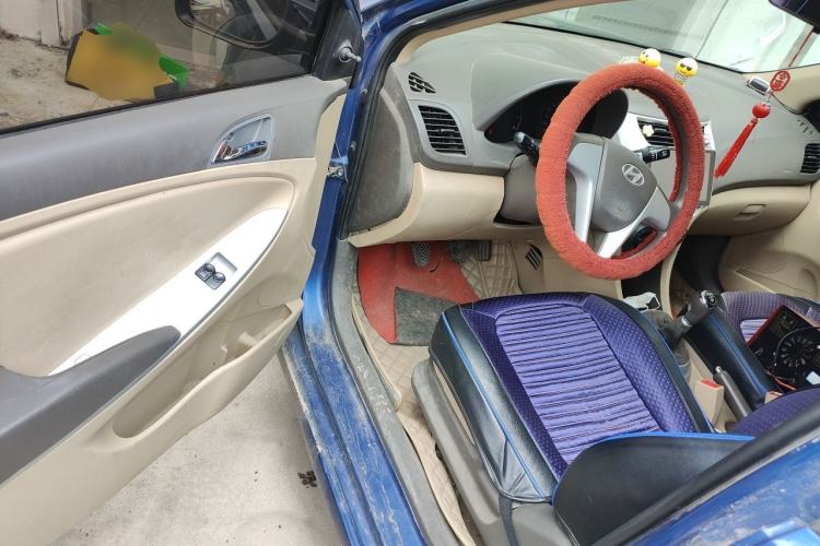 Used Hyundai Verna (older generation) 2010 Sedan 1.4L Manual Standard GL Model Driver Seat