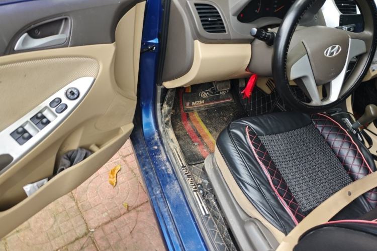 Used Hyundai Verna (older generation) 2010 Sedan 1.4L Automatic Comfort Model GS Driver Seat