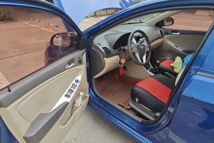 Used Hyundai Verna (older generation) 2010 Sedan 1.4L Manual Comfort GS Driver Seat