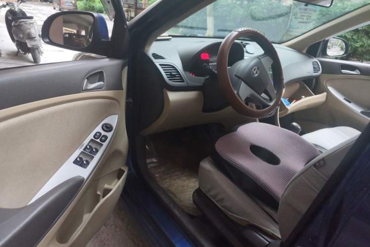 Used Hyundai Verna (older generation) 2010 Sedan 1.4L Automatic Comfort Model GS Driver Seat