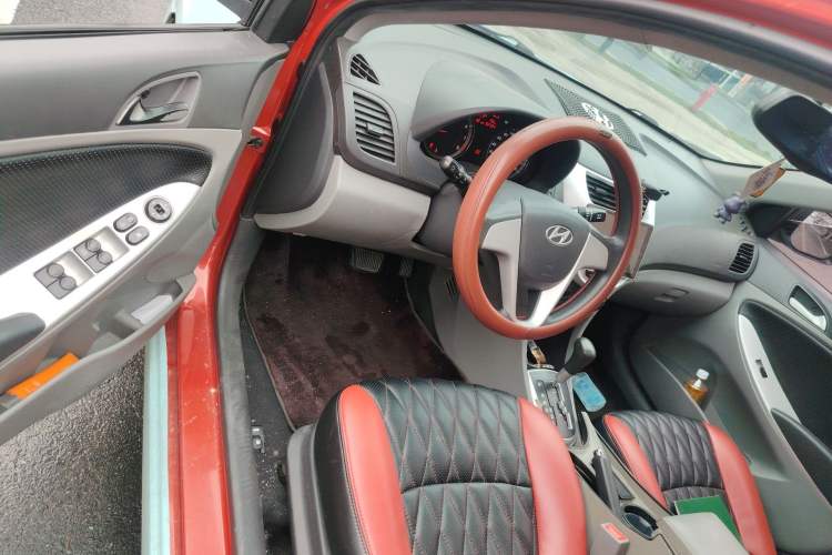 Used Hyundai Verna (older generation) 2010 Sedan 1.4L Automatic Fashionable GT Model Driver Seat
