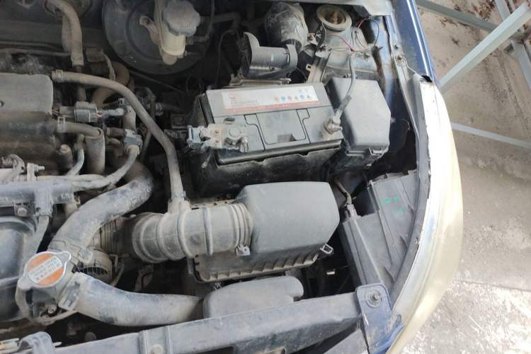 Used Hyundai Verna (older generation) 2010 Sedan 1.4L Manual Standard GL Model Engine Bay Left