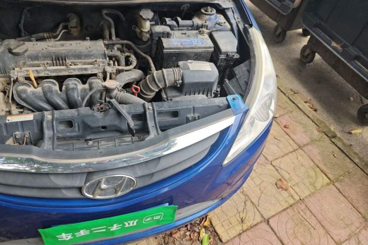 Used Hyundai Verna (older generation) 2010 Sedan 1.4L Automatic Comfort Model GS Engine Bay Left