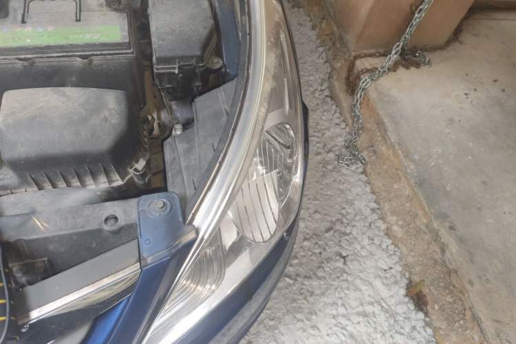 Used Hyundai Verna (older generation) 2010 Sedan 1.4L Automatic Comfort Model GS Engine Bay Left
