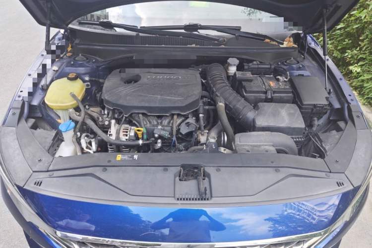 Used Hyundai Verna (older generation) 2010 Sedan 1.4L Manual Standard GL Model Engine Bay