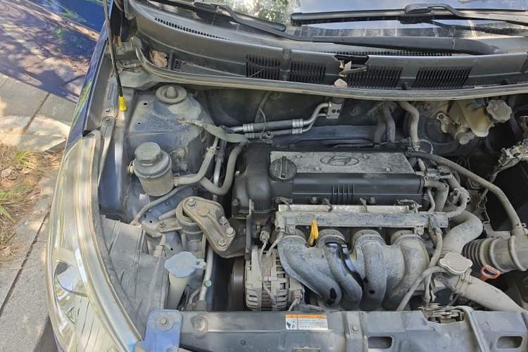 Used Hyundai Verna (older generation) 2010 Sedan 1.4L Automatic Fashionable GT Model Engine Bay Right