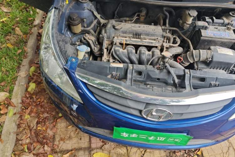 Used Hyundai Verna (older generation) 2010 Sedan 1.4L Automatic Comfort Model GS Engine Bay Right