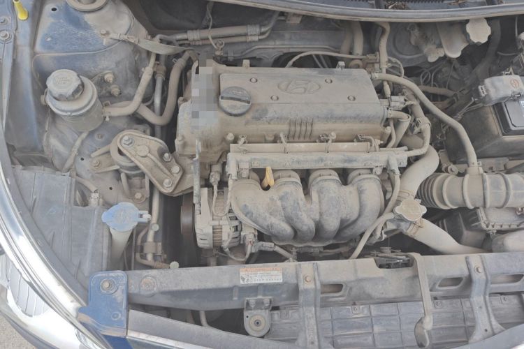 Used Hyundai Verna (older generation) 2010 Sedan 1.4L Manual Comfort GS Engine Bay Right