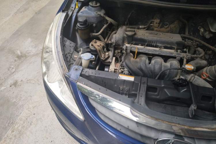 Used Hyundai Verna (older generation) 2010 Sedan 1.4L Automatic Comfort Model GS Engine Bay Right