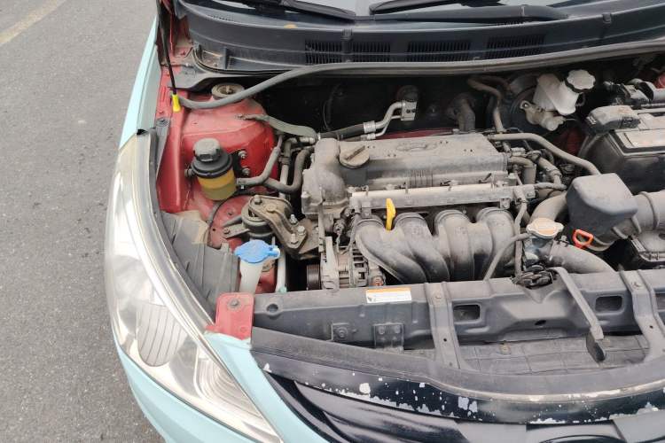 Used Hyundai Verna (older generation) 2010 Sedan 1.4L Automatic Fashionable GT Model Engine Bay Right