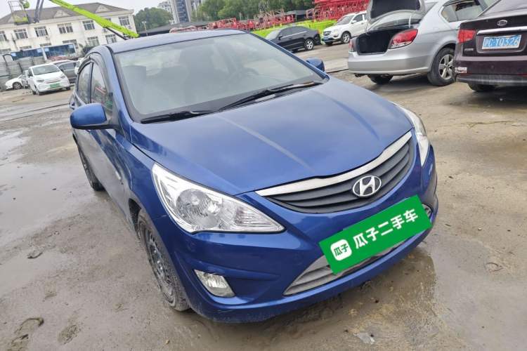 Used Hyundai Verna (older generation) 2010 Sedan 1.4L Manual Standard GL Model Front Right 45 Deg