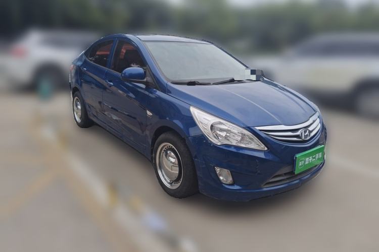 Used Hyundai Verna (older generation) 2010 Sedan 1.4L Manual Comfort GS Front Right 45 Deg