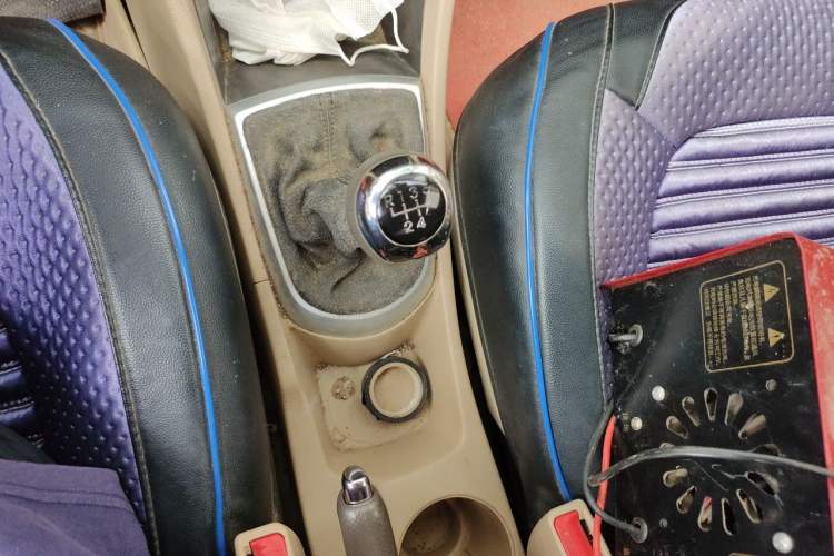 Used Hyundai Verna (older generation) 2010 Sedan 1.4L Manual Standard GL Model Gear Lever