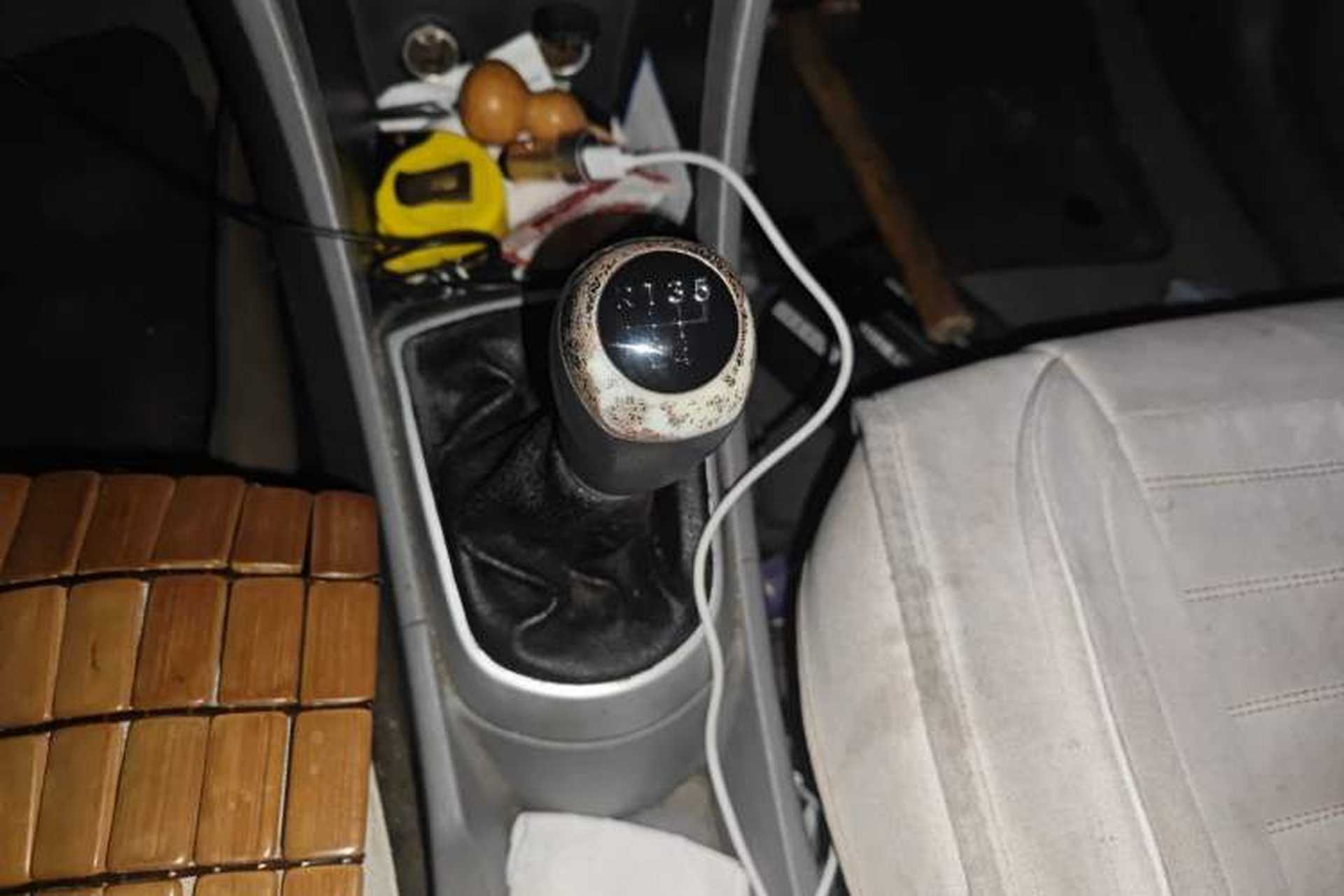 Used Hyundai Verna (older generation) 2010 Sedan 1.4L Manual Comfort GS Gear Lever
