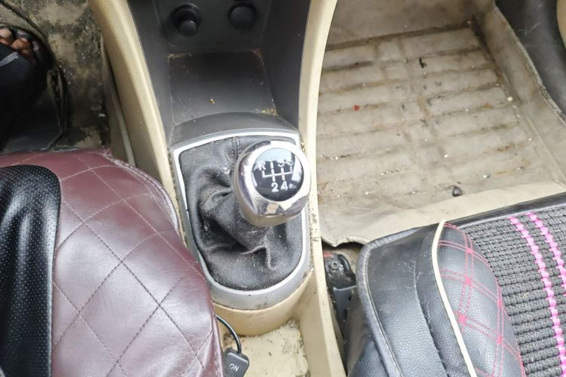 Used Hyundai Verna (older generation) 2010 Sedan 1.4L Manual Standard GL Model Gear Lever