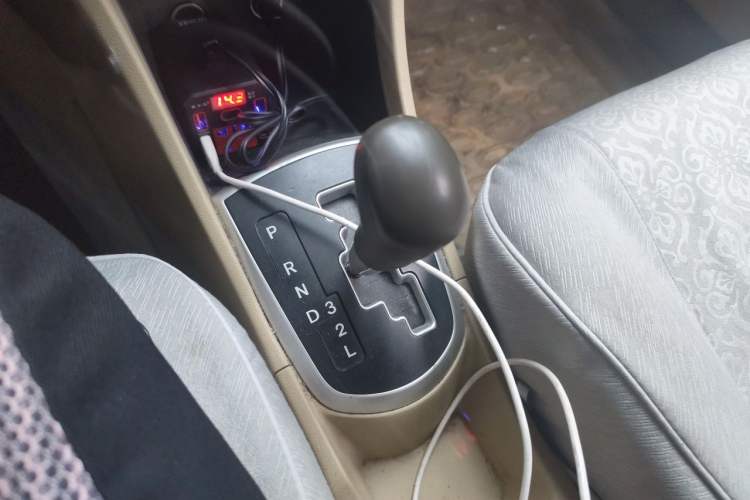 Used Hyundai Verna (older generation) 2010 Sedan 1.4L Automatic Comfort Model GS Gear Lever