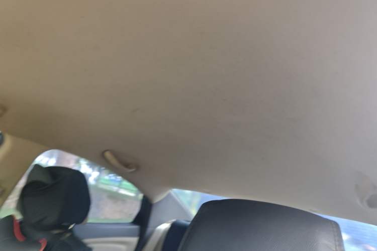 Used Hyundai Verna (older generation) 2010 Sedan 1.4L Automatic Comfort Model GS Headliner