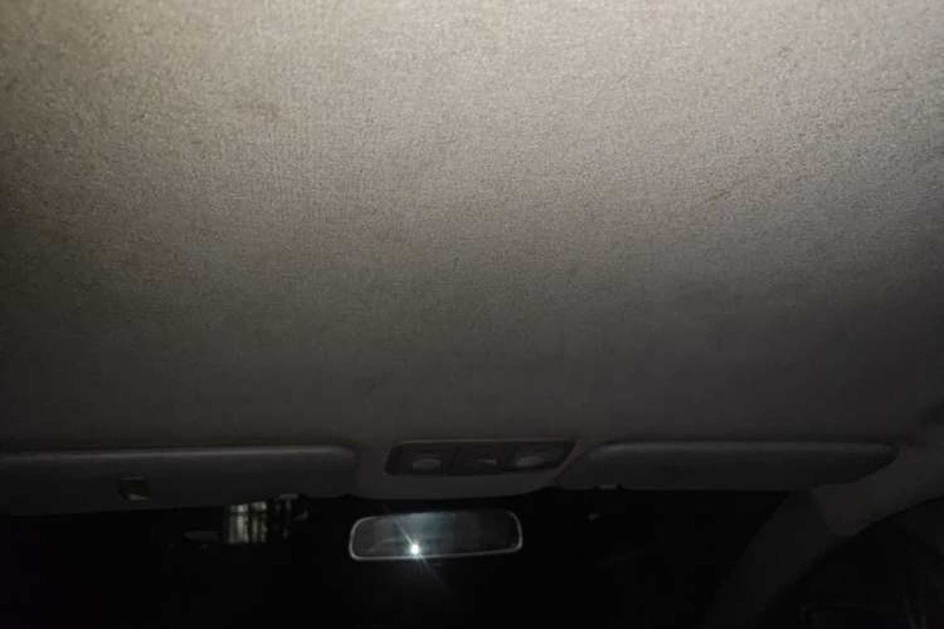 Used Hyundai Verna (older generation) 2010 Sedan 1.4L Manual Comfort GS Headliner