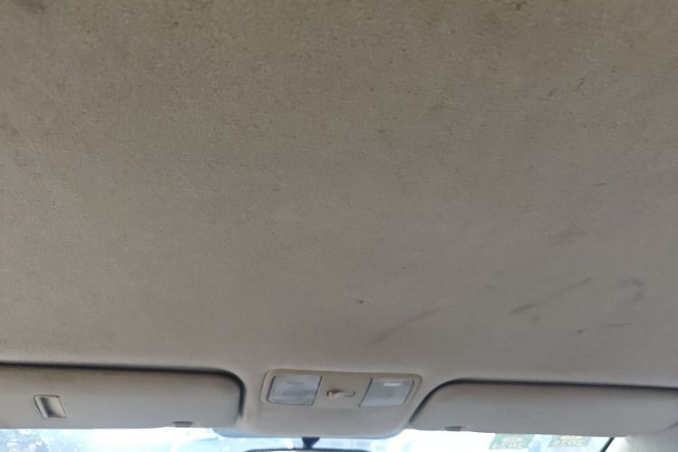 Used Hyundai Verna (older generation) 2010 Sedan 1.4L Manual Standard GL Model Headliner