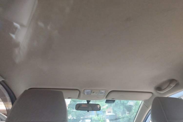 Used Hyundai Verna (older generation) 2010 Sedan 1.4L Automatic Comfort Model GS Headliner