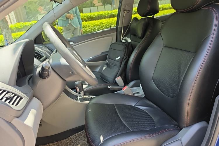 Used Hyundai Verna (older generation) 2010 Sedan 1.4L Automatic Fashionable GT Model Left Front Seat
