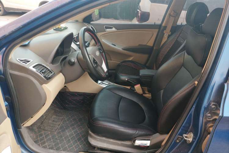 Used Hyundai Verna (older generation) 2010 Sedan 1.4L Automatic Fashionable GT Model Left Front Seat