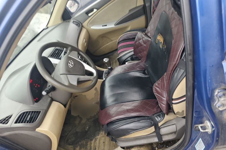 Used Hyundai Verna (older generation) 2010 Sedan 1.4L Manual Standard GL Model Left Front Seat