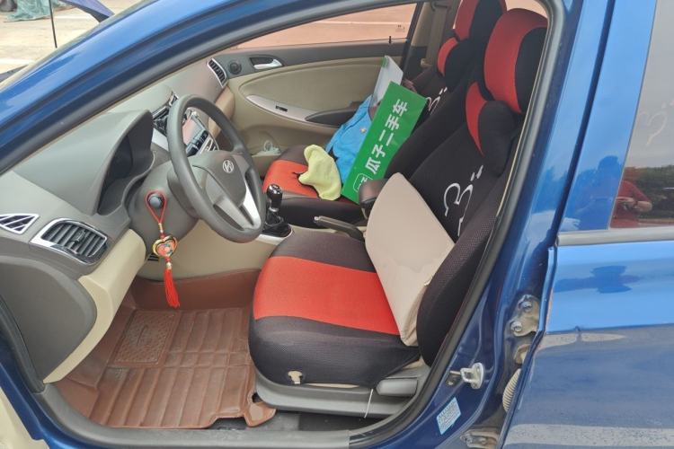 Used Hyundai Verna (older generation) 2010 Sedan 1.4L Manual Comfort GS Left Front Seat