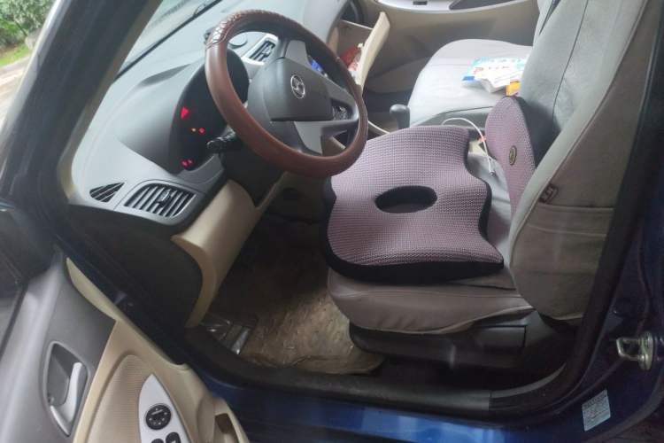 Used Hyundai Verna (older generation) 2010 Sedan 1.4L Automatic Comfort Model GS Left Front Seat