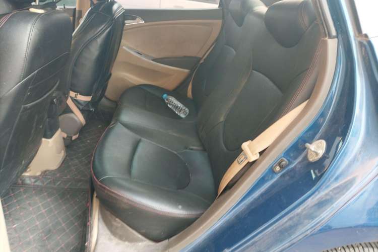 Used Hyundai Verna (older generation) 2010 Sedan 1.4L Automatic Fashionable GT Model Left Rear Seat