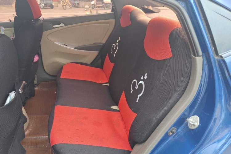 Used Hyundai Verna (older generation) 2010 Sedan 1.4L Manual Comfort GS Left Rear Seat
