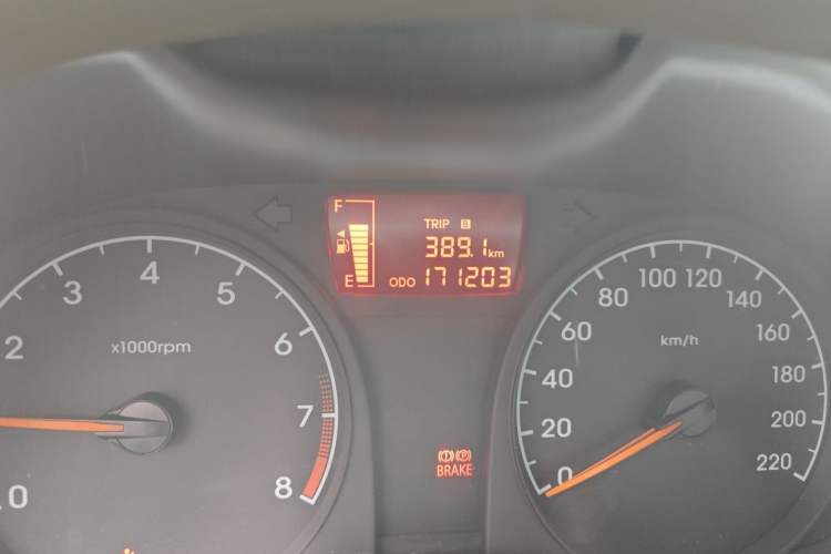 Used Hyundai Verna (older generation) 2010 Sedan 1.4L Manual Comfort GS Odometer Close Up