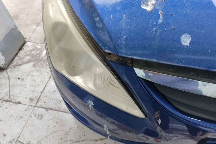 Used Hyundai Verna (older generation) 2010 Sedan 1.4L Manual Standard GL Model Right Front Headlight