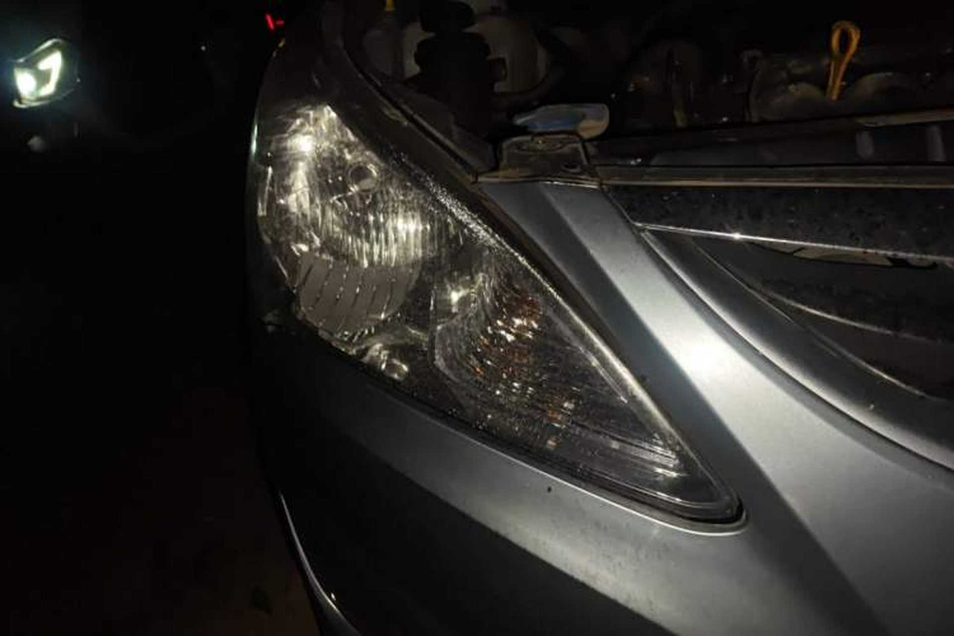 Used Hyundai Verna (older generation) 2010 Sedan 1.4L Manual Comfort GS Right Front Headlight
