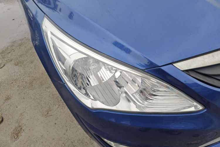 Used Hyundai Verna (older generation) 2010 Sedan 1.4L Manual Standard GL Model Right Front Headlight