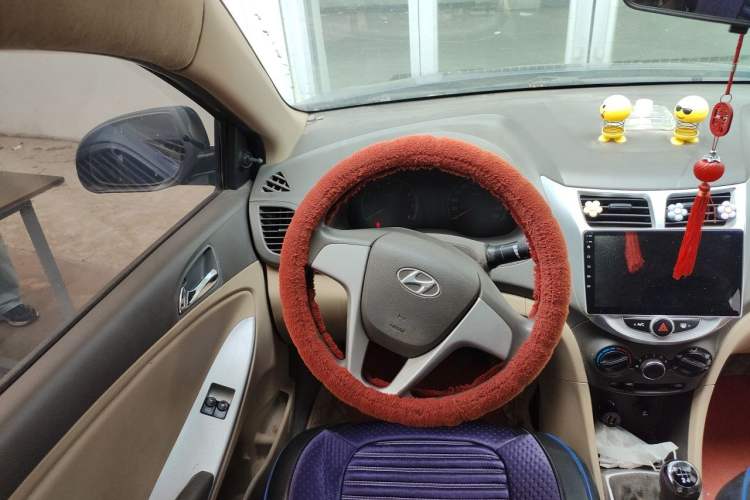 Used Hyundai Verna (older generation) 2010 Sedan 1.4L Manual Standard GL Model Steering Wheel