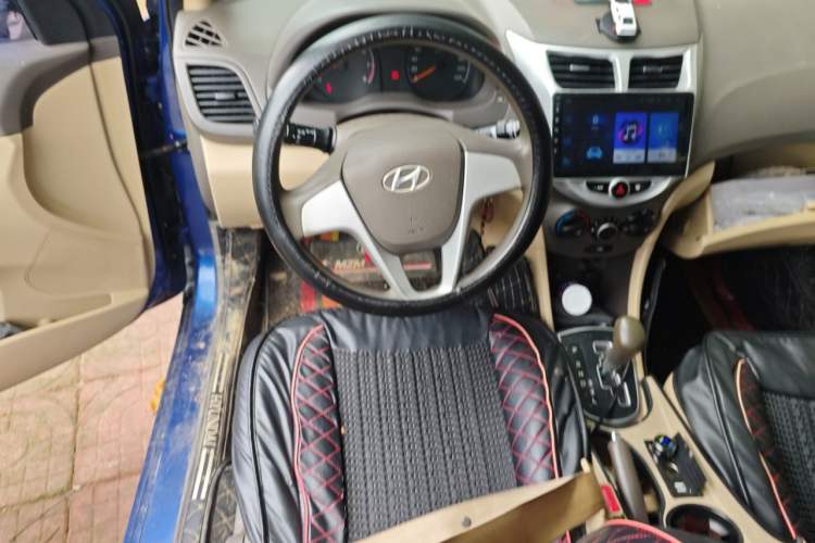 Used Hyundai Verna (older generation) 2010 Sedan 1.4L Automatic Comfort Model GS Steering Wheel