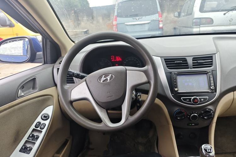Used Hyundai Verna (older generation) 2010 Sedan 1.4L Manual Standard GL Model Steering Wheel