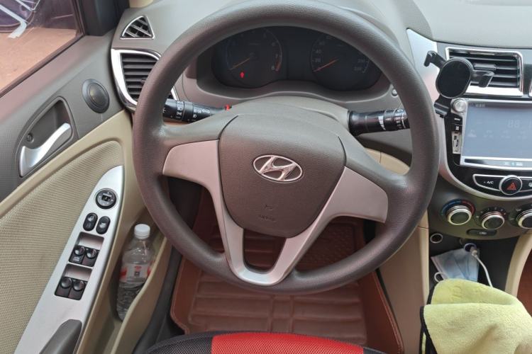 Used Hyundai Verna (older generation) 2010 Sedan 1.4L Manual Comfort GS Steering Wheel