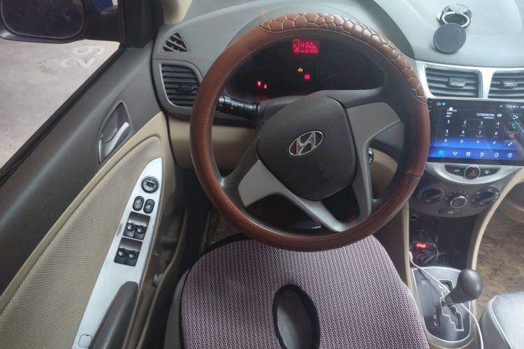Used Hyundai Verna (older generation) 2010 Sedan 1.4L Automatic Comfort Model GS Steering Wheel