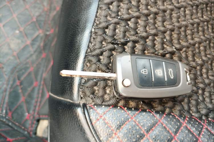 Used Hyundai Verna (older generation) 2010 Sedan 1.4L Automatic Fashionable GT Model Vehicle Key